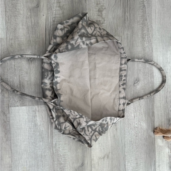 ALO Yoga Tote - Picture 3 of 6